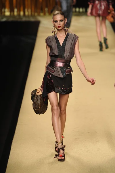 Look 13